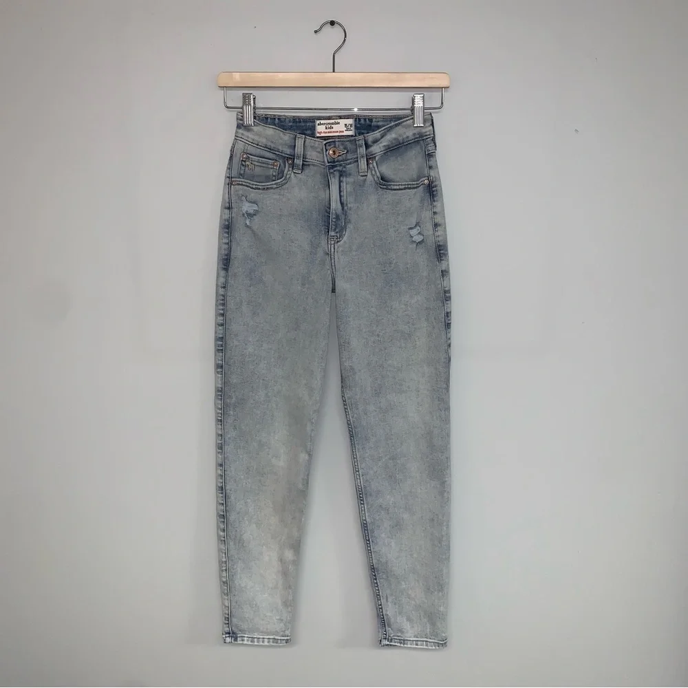 Abercrombie Kids High Rise Mini Mom Jeans Size 15/16 Girls Light Wash‎ Denim - Picture 2 of 8